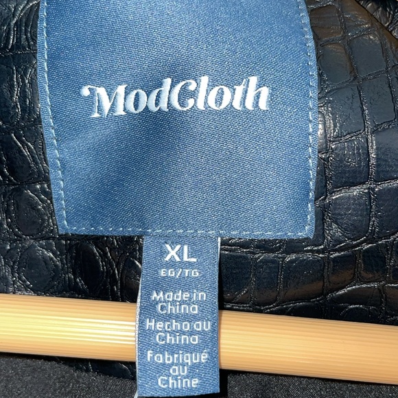 ModCloth black vegan alligator leather moto rock jacket - Picture 2 of 7